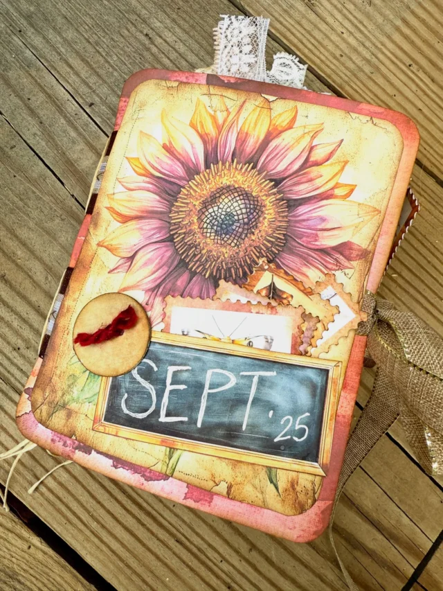 🌻My September Mini Journal. This freebie is still available for a few days. Links are in my bio! #junkjournalcommunity #junkjournals #junkjournalideas #autumnjournal #autumnpapercrafts